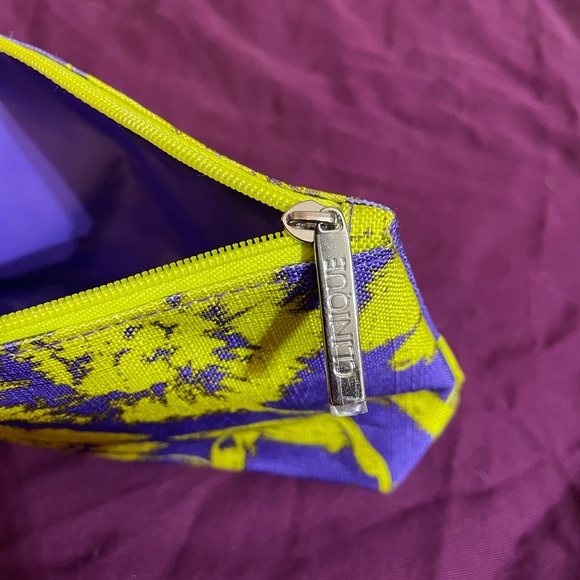 Clinique Cosmetic Bag - Picture 3 of 4